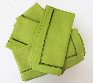 Cara Mia Chartreuse with Green Linen Napkins  Set of 4